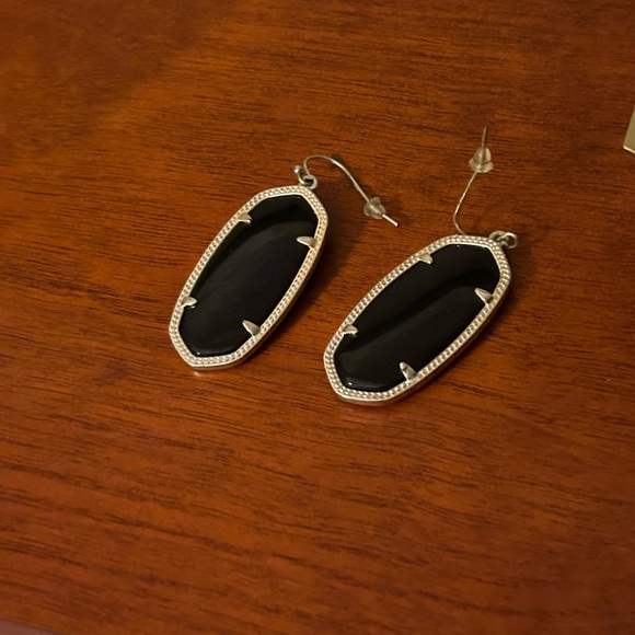 Kendra Scott Dani earrings and Tassel Necklace Set!  Black and Gold - Picture 4 of 9